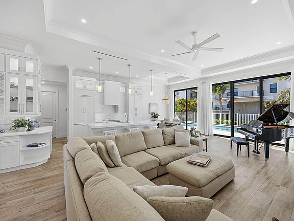3rd image of 740 Seagrape Dr