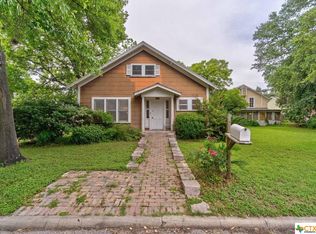 215 E Crockett St, Luling, TX 78648