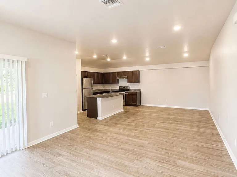 361 Greenbriar Blvd — Photo 6