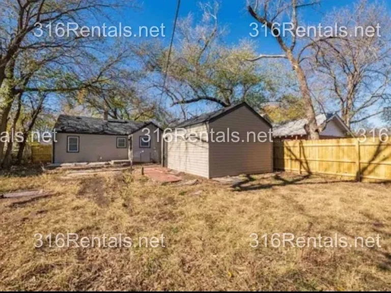 2116 S Mosley Ave — Photo 13