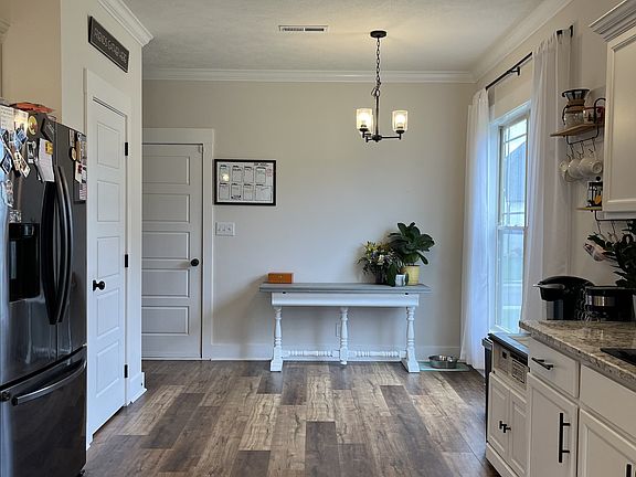 5th image of 445 Crestwicke Ct