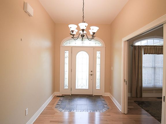 3rd image of 1110 Creekside Dr