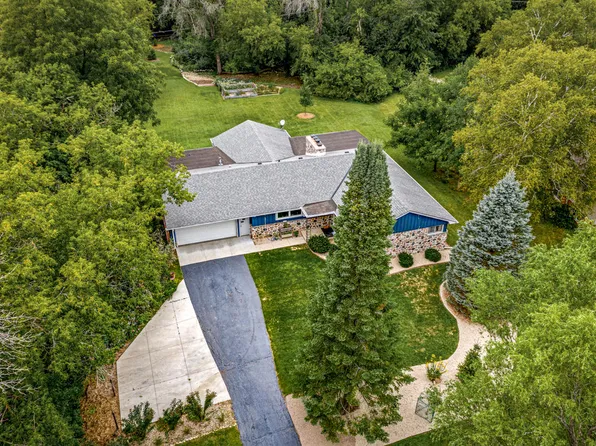 11557 N Parkview Dr, Mequon, WI 53092