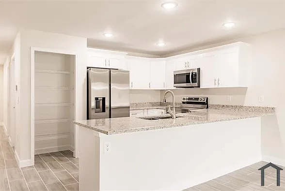 3 bed, 1197 sqft, $2,000 — Photo 3