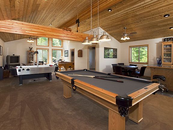 HUGE rec room!