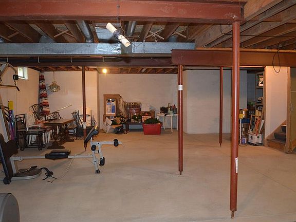 2nd image of 1061 Old Eagle Dr