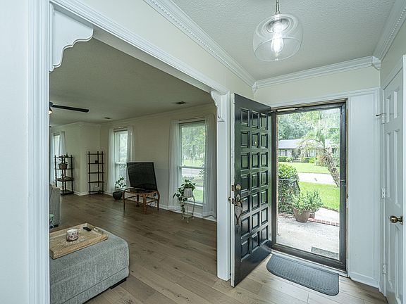 5th image of 109 Old Tavern Ln