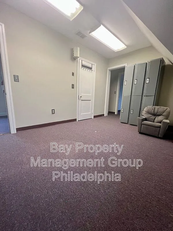 Studio, $2,100 — Photo 4