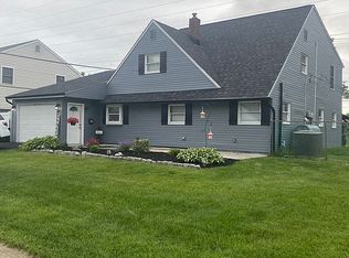 26 Northpark Dr, Levittown, PA 19054