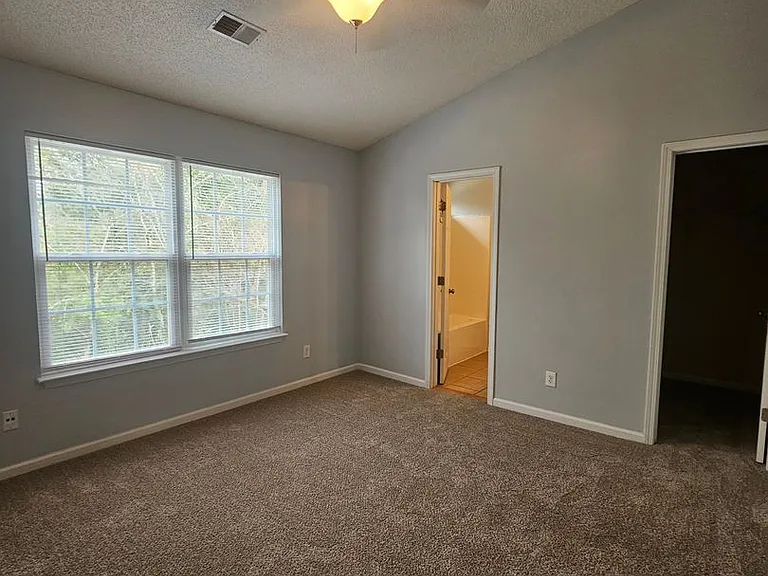 104 Tuscany Ct — Photo 15