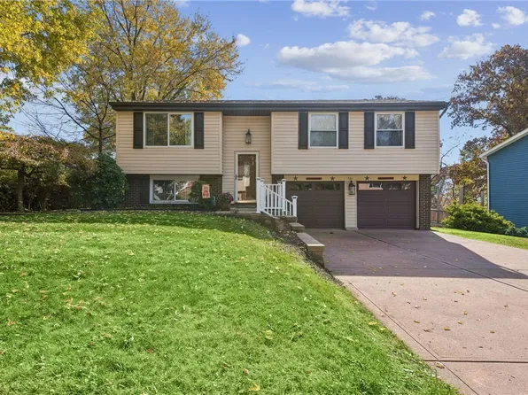 561 Surfside Dr, Pittsburgh, PA 15239