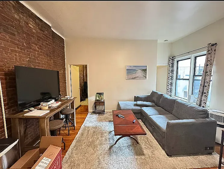 220 E 29th St #4F