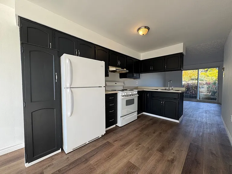 32 Ralgreen Cres #4 — Photo 6