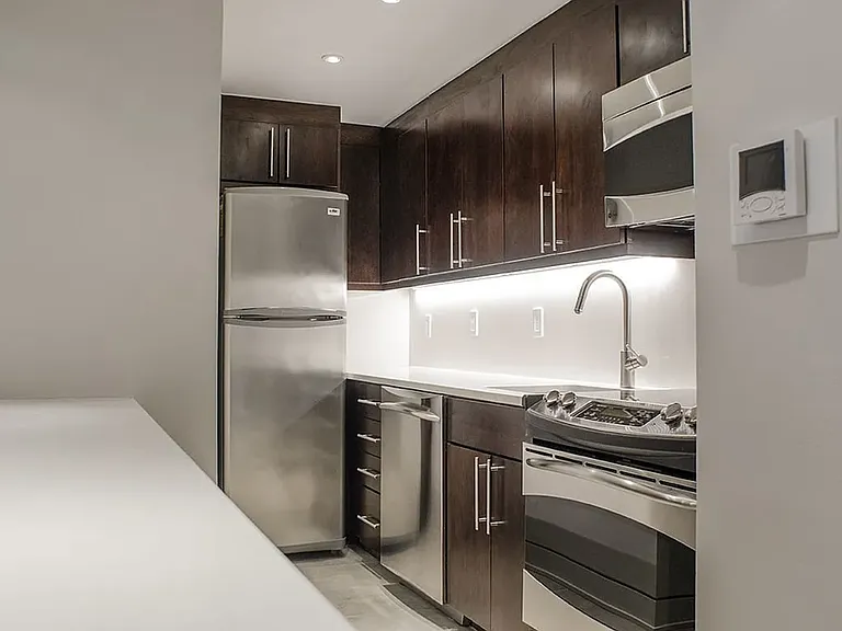 235 W 16th St #3 — Photo 3