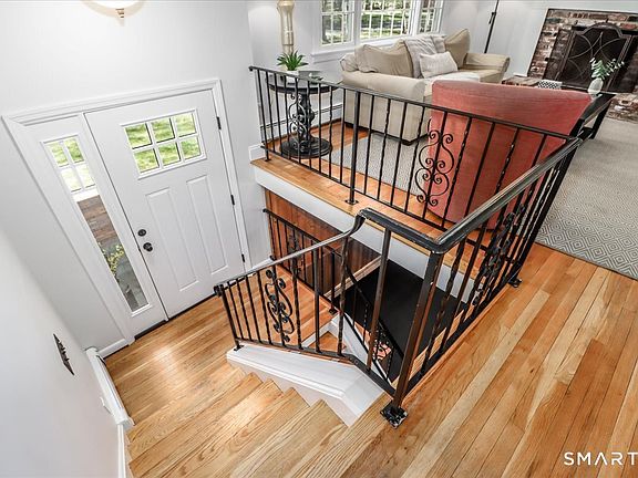 3rd image of 28 Fieldcrest Drive
