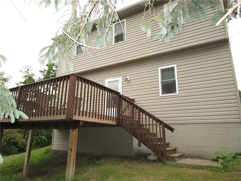 979 Fort St photo 1