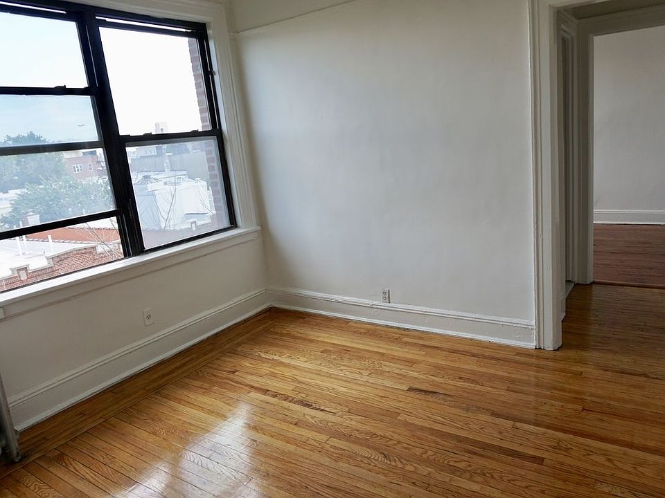 1st image of 3114 35th St APT 4A