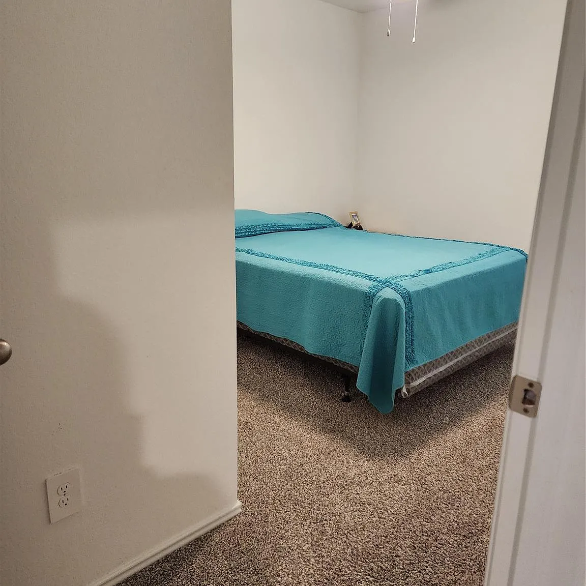 3 bed, 2.0 bath, 1422 sqft, $2,100 — Photo 4
