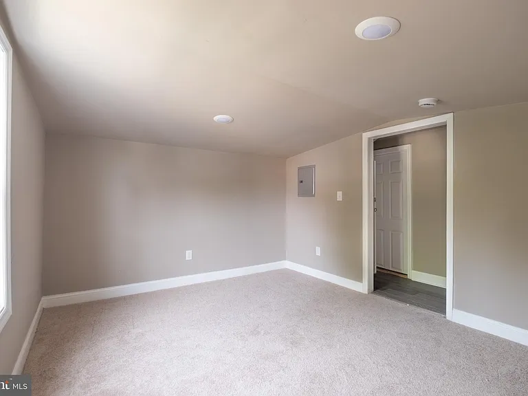 124 Robbins Ave #C — Photo 6