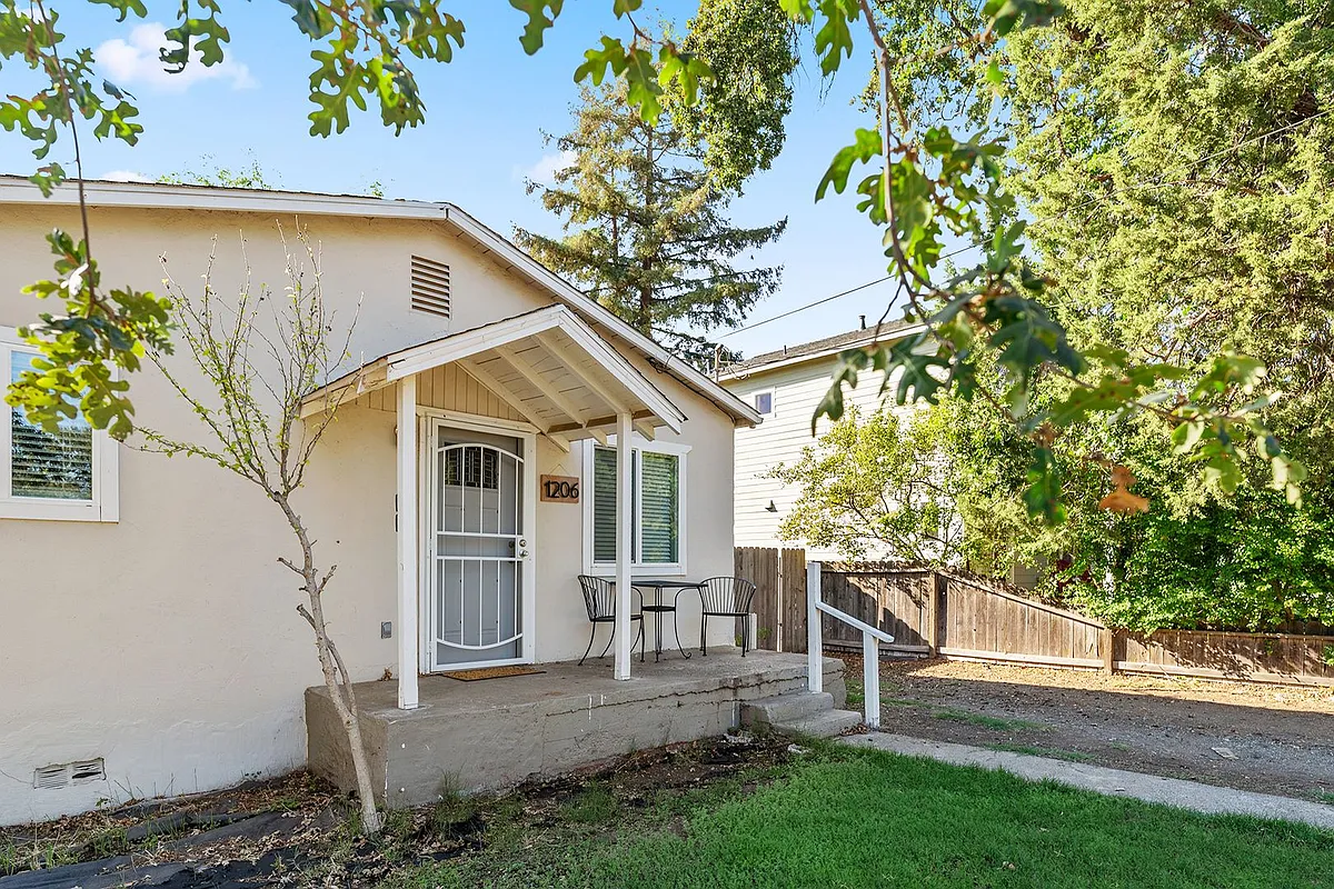 Building Photo - 1206 Guill St
