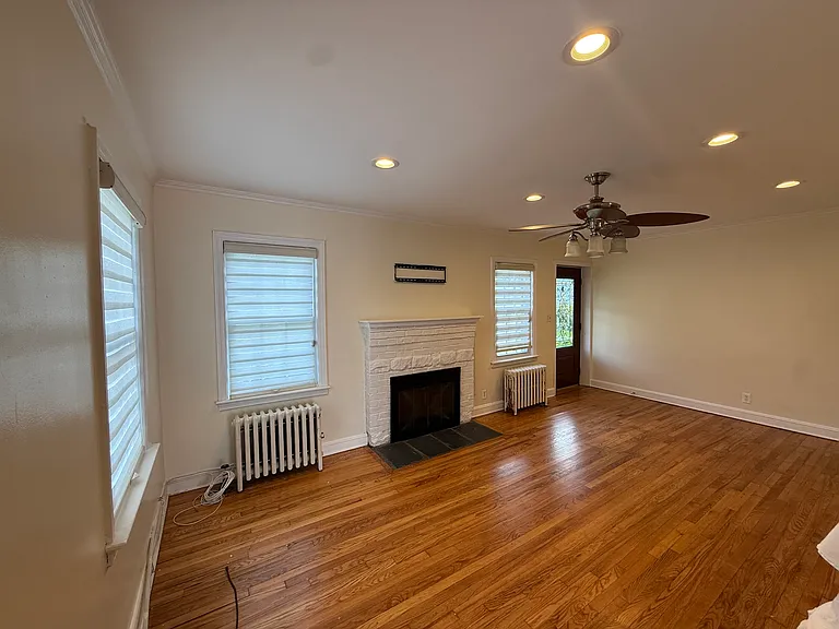 730 Cottage St — Photo 5