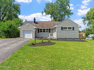 2271 Nelson Dr, Niskayuna, NY 12309
