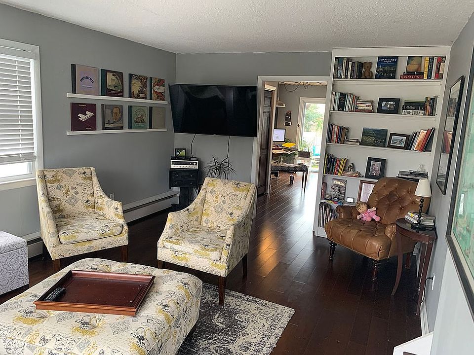 2nd image of 407 Pond St
