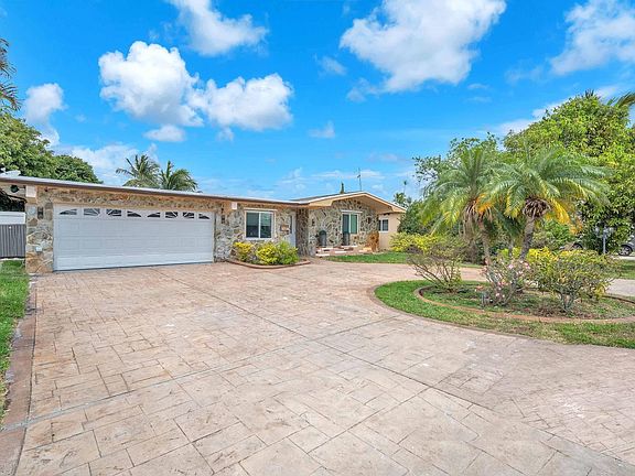 3rd image of 6757 Petunia Drive