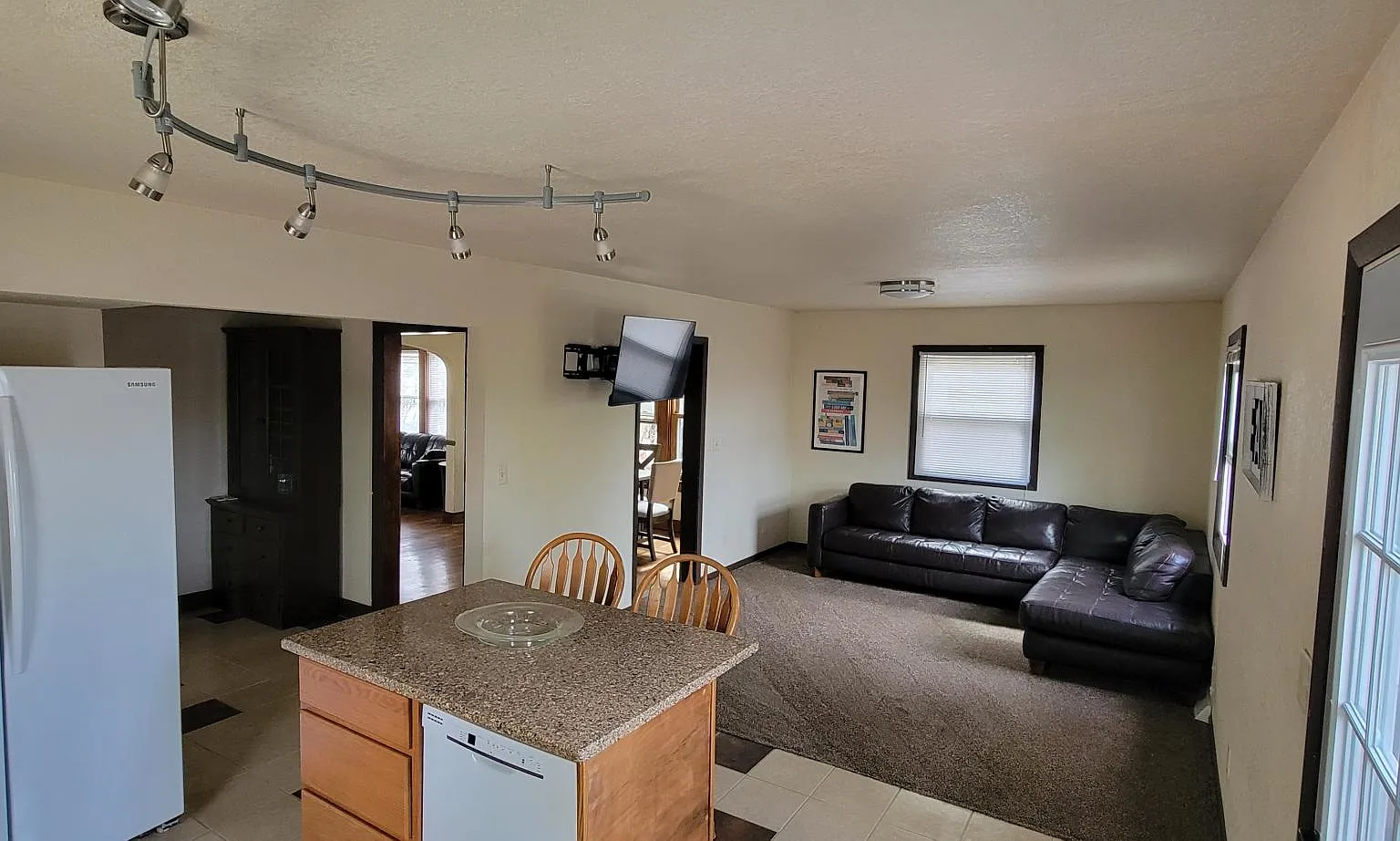 6804 Maple Ter — Photo 3