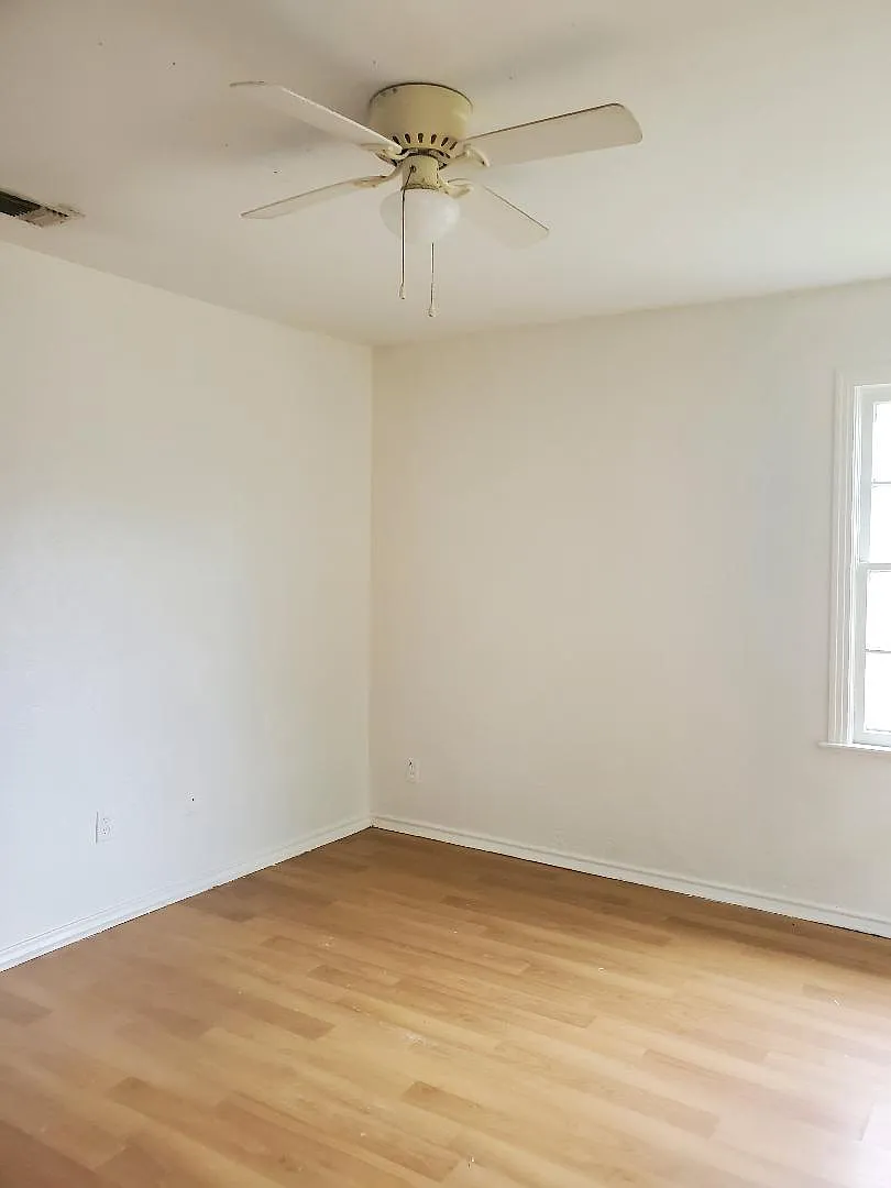 3 bed, $875 — Photo 2