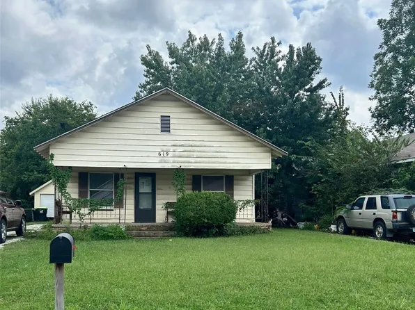 619 W 19th St, Ada, OK 74820