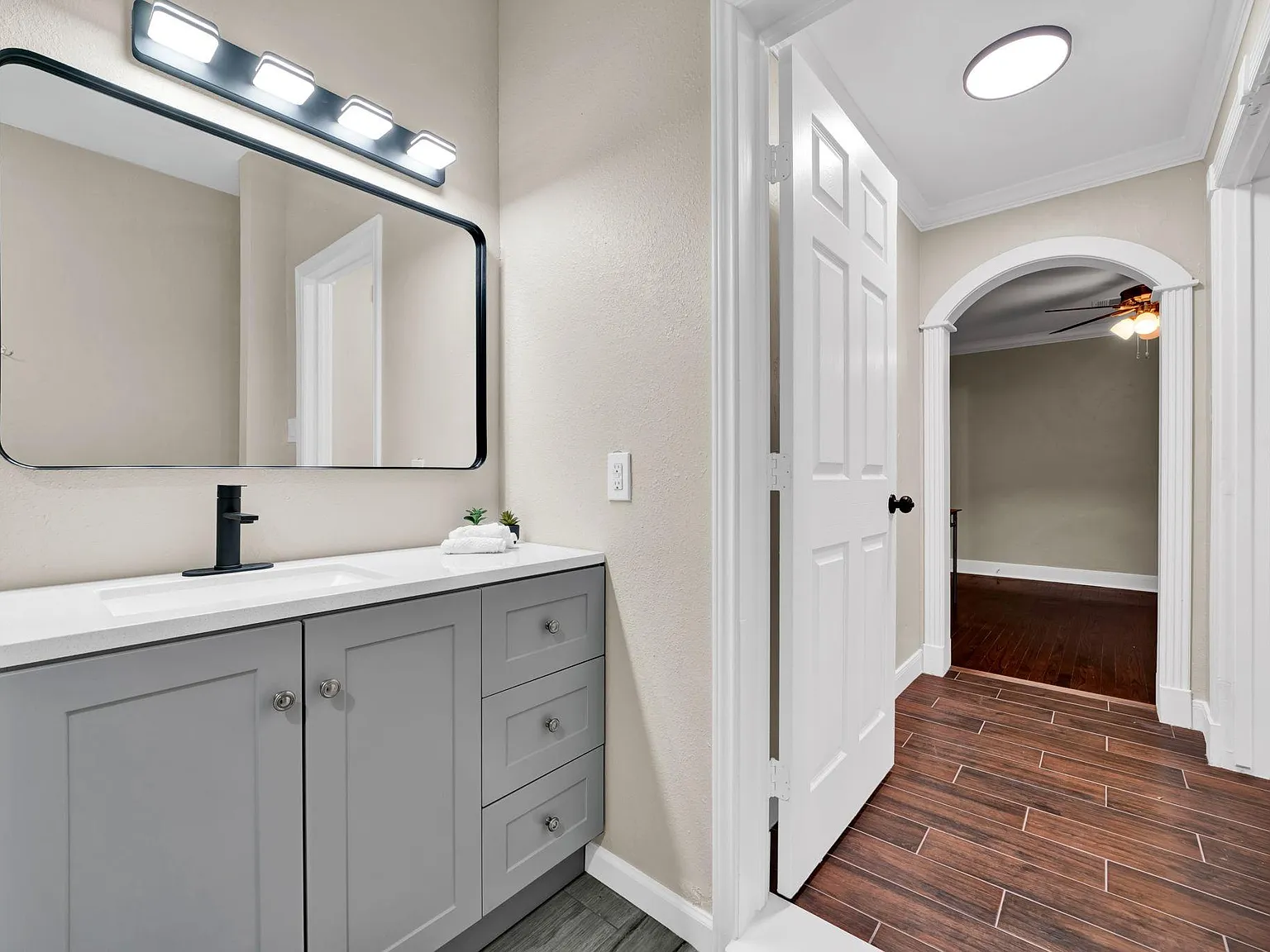 4 bed, 3.0 bath, 2000 sqft, $706 — Photo 3