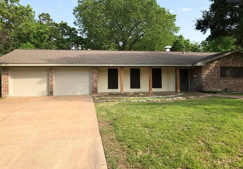 4 bed, 2202 sqft, $2,000 — Photo 1