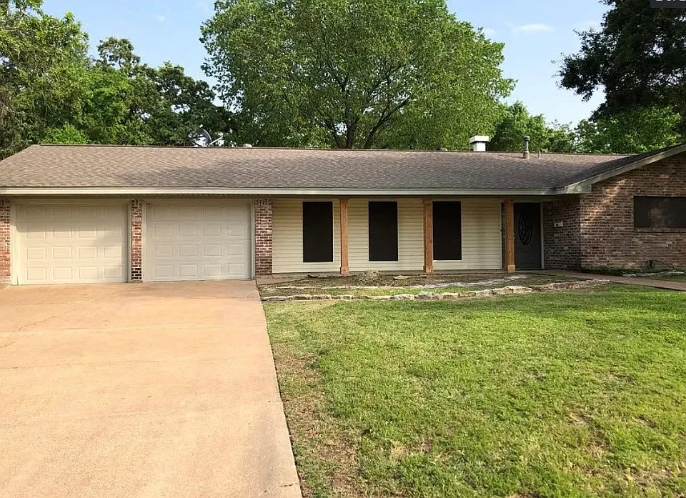 201 Brookside Dr W