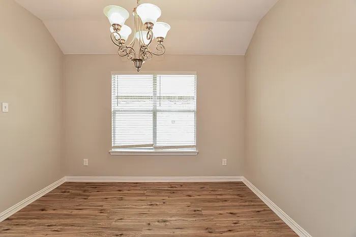 610 Fox Glen Dr — Photo 6