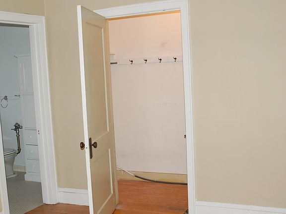 4th image of 3137 Aldrich Ave S #6