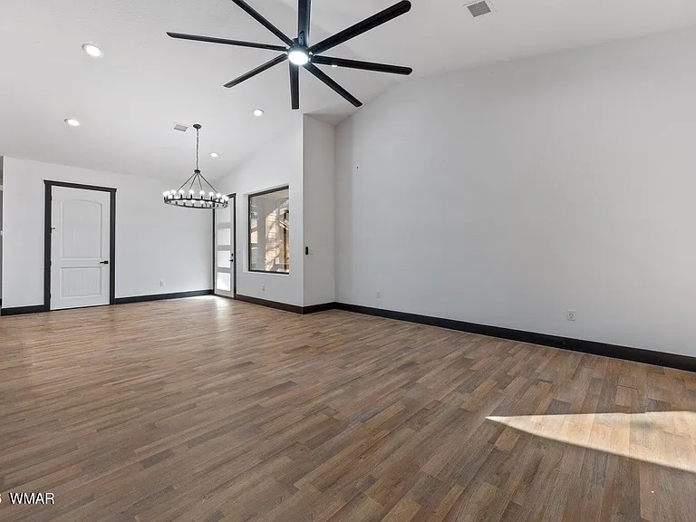 2701 W Villa Loop — Photo 4