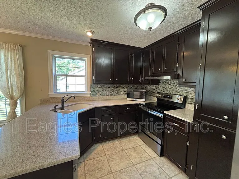 216 Waters Cir — Photo 4