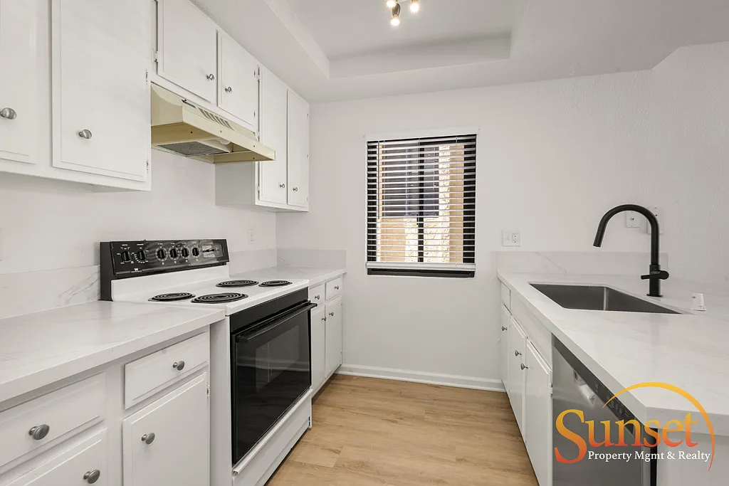 2 bed, 1050 sqft, $3,895 — Photo 4