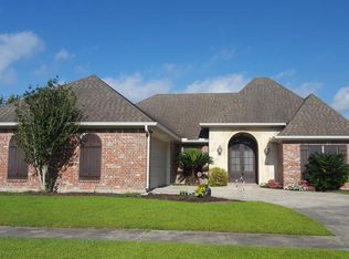 107 Crestmont Blvd, Youngsville, LA 70592
