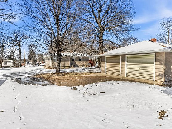 5th image of 406 Chinook Ave SW