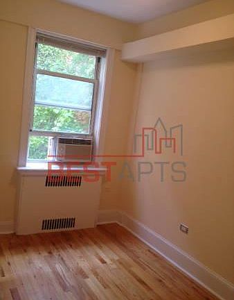 4th image of 30 W 74th St Ph 2