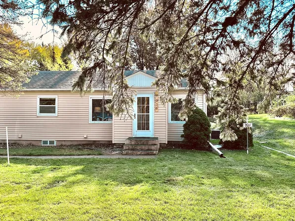 938 County Road C2 W, Roseville, MN 55113