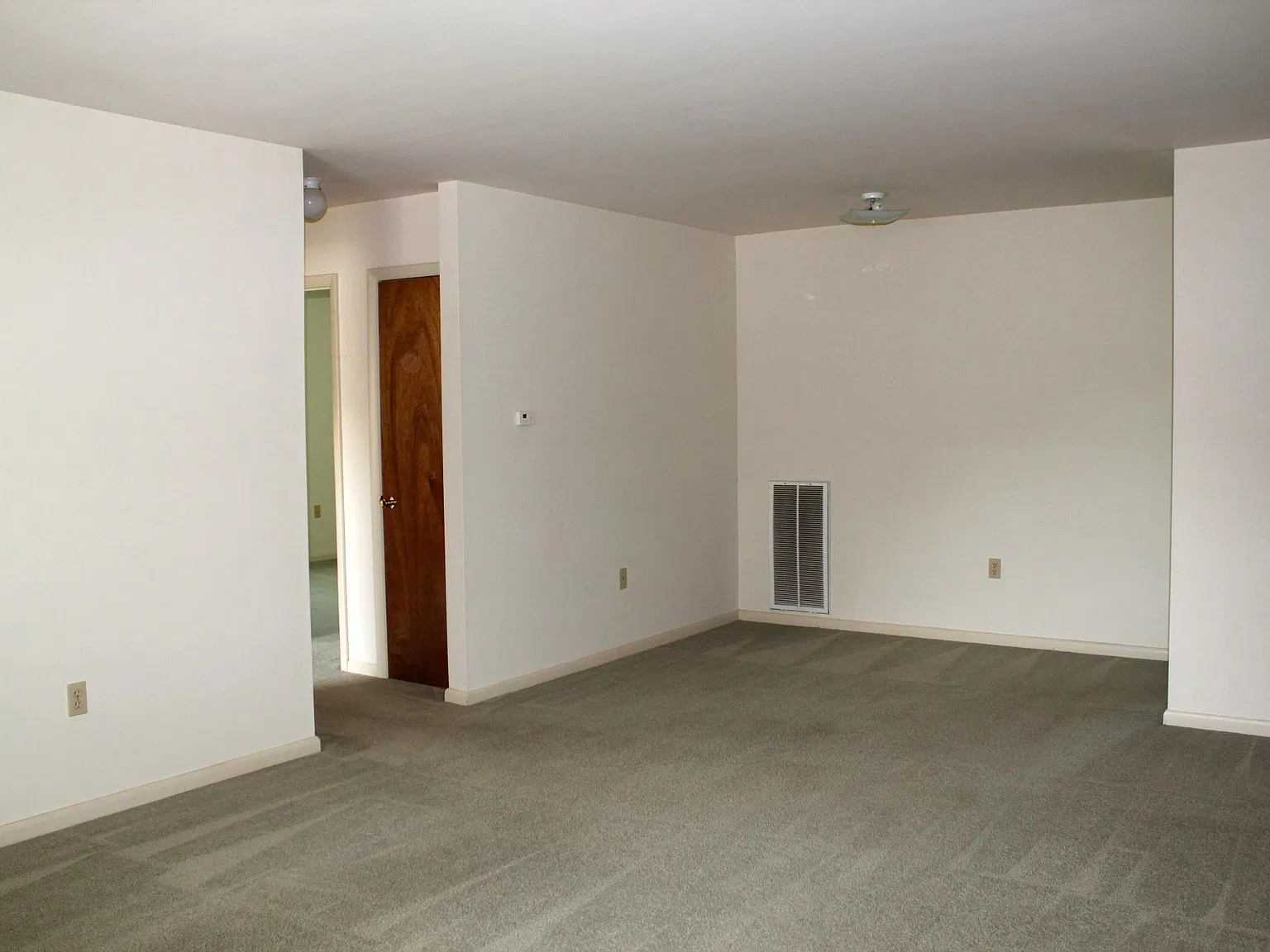10073 Rogers Dr — Photo 4
