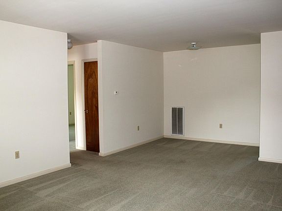 5th image of 10073 Rogers Dr