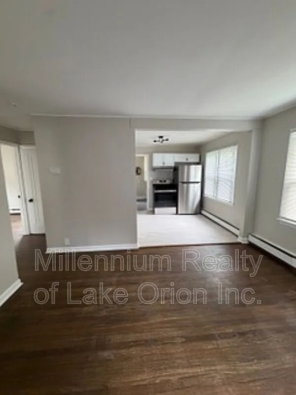3 bed, 1.0 bath, $1,350 — Photo 2