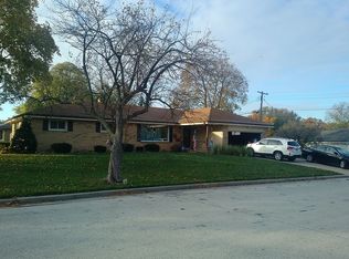 9407 W Hope Ave, Wauwatosa, WI 53222