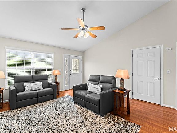 5th image of 10909 Upland Terrace Dr