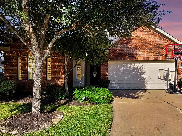 19230 Mustang Pointe Ln — Photo 1