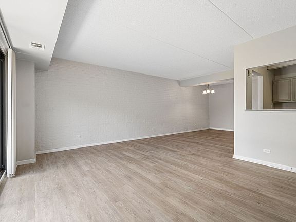 2nd image of 1424 Woodbridge Rd APT 2B